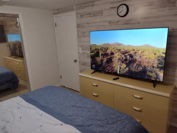 2 bedrooms, desk, free WiFi, bed sheets