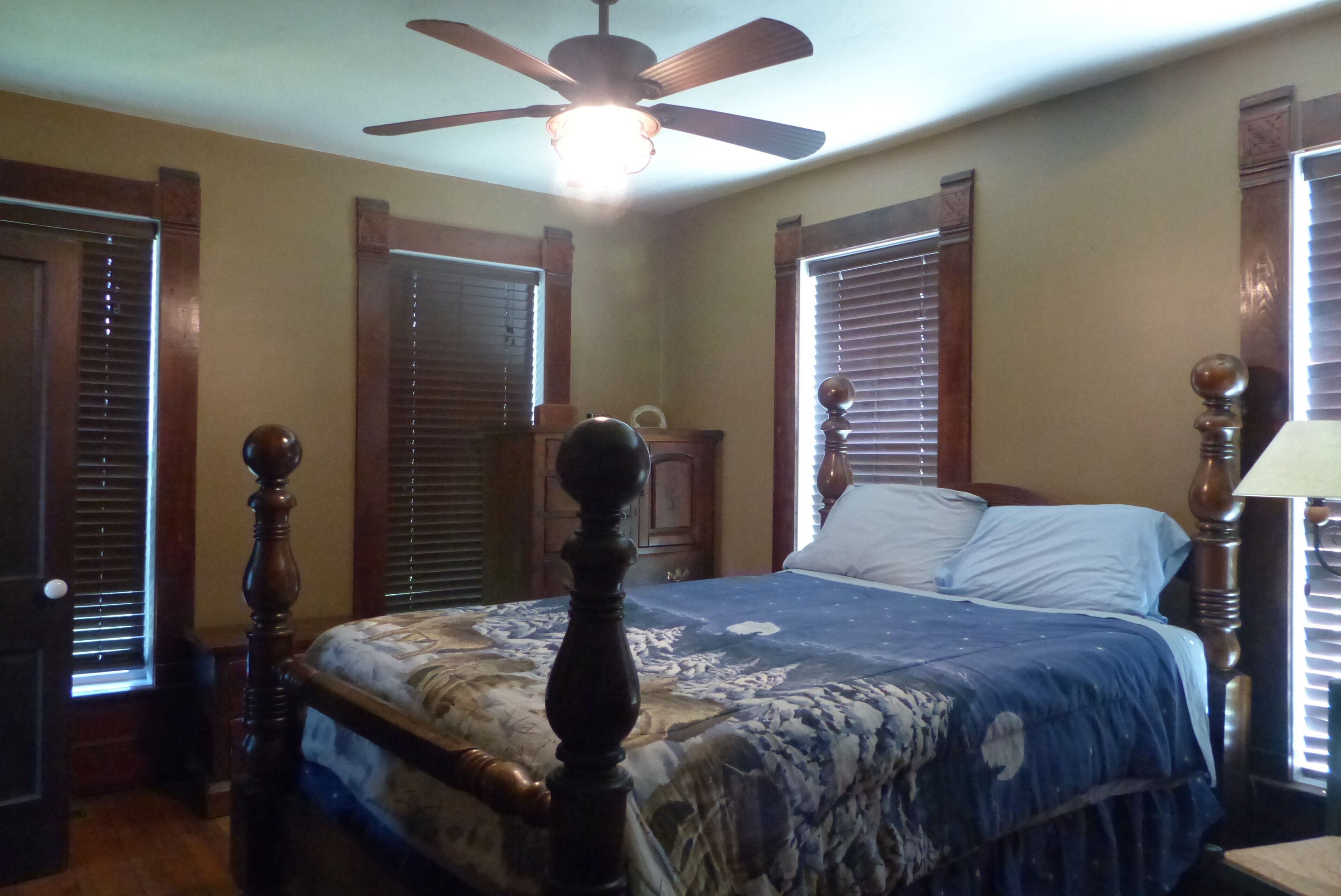 Rustic Country farmhouse on 2 acres close to several lakes.