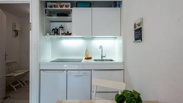 Geladeira, micro-ondas, fogão, lava-louças