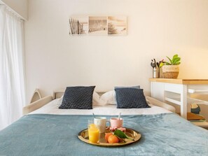 1 chambre, fer et planche à repasser, Internet gratuit