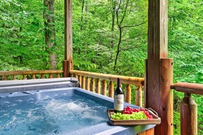 Outdoor spa tub - Winter Escape, Smoky Mountain Cabin: Hot Tub, Game Room & Pet Friendly (Sevierville)