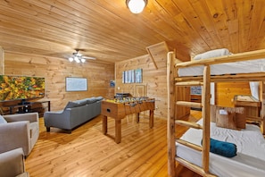 3 bedrooms, iron/ironing board, travel crib, free WiFi