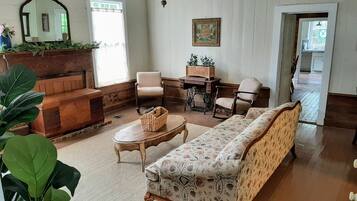 Smart TV, libros y oficina