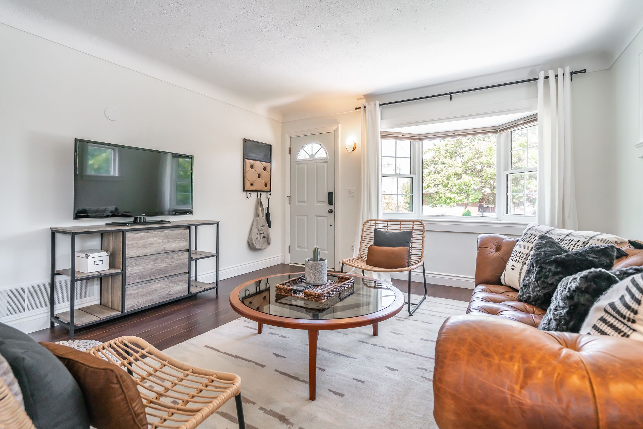 NEW! Boho Inspired Niagara Wine Country Private Home for 2