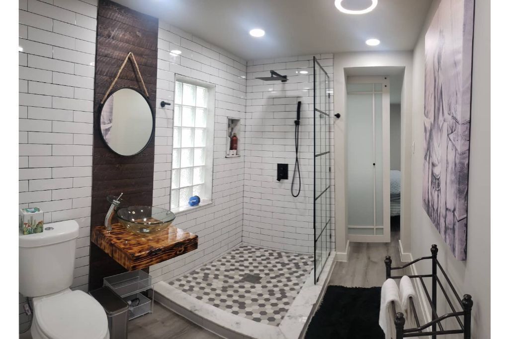 Pet Friendly Little White House