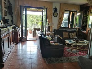 Interior - Villa Sleeps 6 with Garden and Gym (Roma)