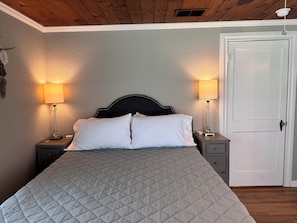 2 chambres, fer et planche à repasser, Wi-Fi gratuit, draps fournis