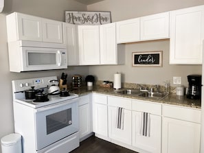 Fridge, microwave, oven, stovetop - Entire Cozy Home near Downtown San Antonio with Free Parking (San Antonio)