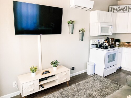 Entire Cozy Home near Downtown San Antonio with Free Parking