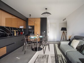 TV - Le Grey Pearl by Interhome (Cagnes-sur-Mer)