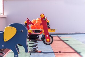 Children's play area - outdoor - Pauraque Soho Hotel (Dar es Salaam)