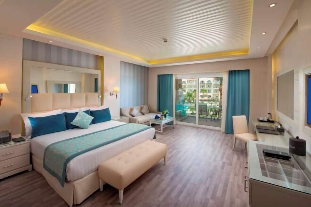 1 bedroom, premium bedding, free minibar, individually decorated