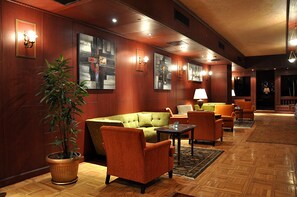 3 bars/lounges, beach bar