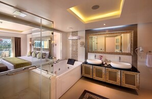Junior Studio Suite, 1 Bedroom | Bathroom | Separate bathtub and shower, rainfall showerhead, free toiletries