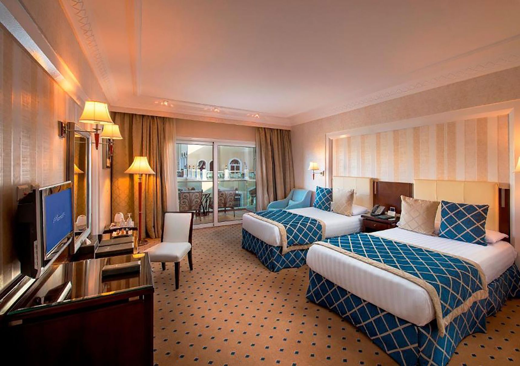 Premium bedding, free minibar, individually decorated