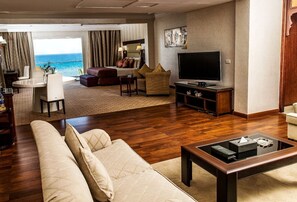 Steam Suite Prime Sea & Pool View with VIP Package | Premium bedding, free minibar, individually decorated