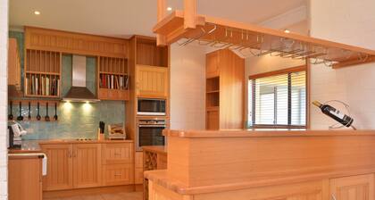 5 bedroom, 3 bathroom - pet friendly