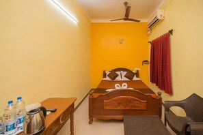 Deluxe Room | Desk, free WiFi, bed sheets - Malar Residencey (Puducherry)