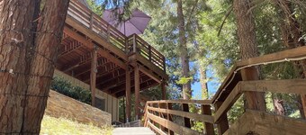 Cheerful Hillside cabin