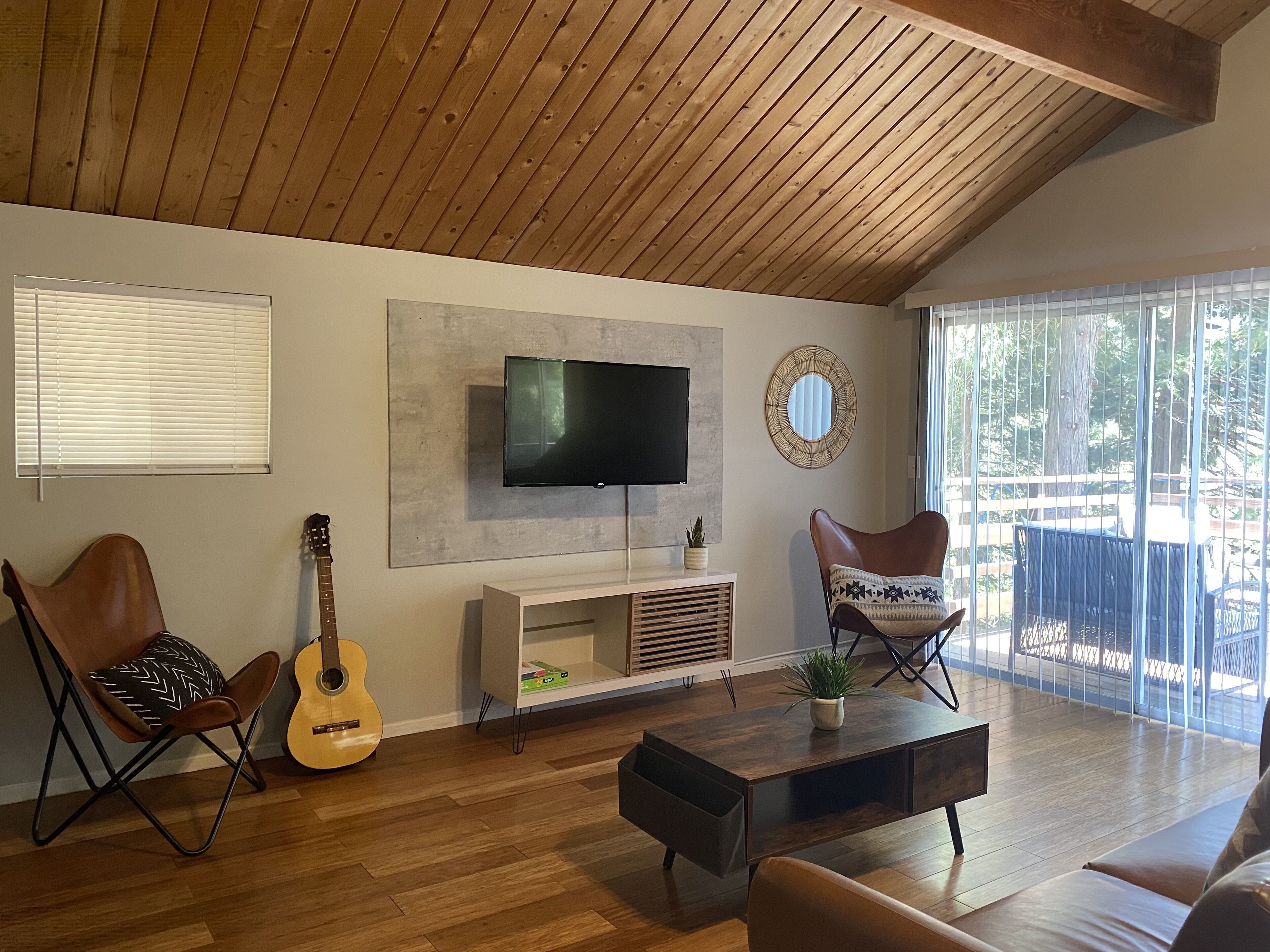 Cheerful Hillside cabin