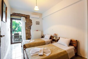 3 室のベッドルーム、セーフティボックス (室内)、アイロン / アイロン台、旅行用ベビーベッド