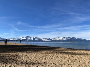 Beach nearby, sun-loungers, beach towels