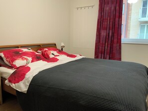 2 dormitoris, escriptori, wifi gratuïta i roba de llit