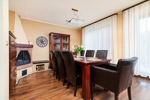 Casa, 3 habitaciones, Terraza, vista al jardín | Comedor