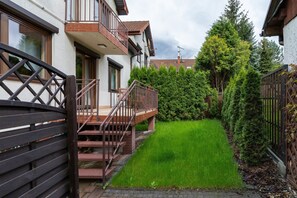 Casa, 3 habitaciones, Terraza, vista al jardín | Balcón