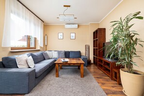 Casa, 3 habitaciones, Terraza, vista al jardín | 3 habitaciones, cunas y ropa de cama