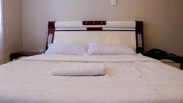 3 bedrooms, iron/ironing board, WiFi, bed sheets