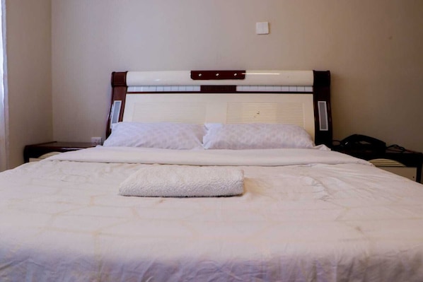 3 slaapkamers, een strijkplank/strijkijzer, wifi, beddengoed