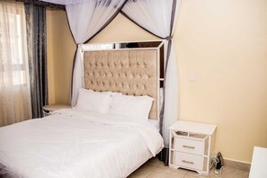 3 chambres, fer et planche à repasser, Wi-Fi, draps fournis