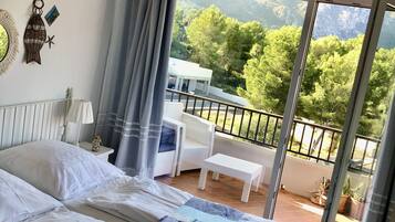 1 slaapkamer, een strijkplank/strijkijzer, gratis wifi, beddengoed