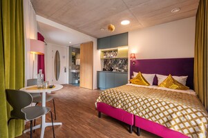 Μίνι μπαρ, χρηματοκιβώτιο στο δωμάτιο, μοναδική διακόσμηση 