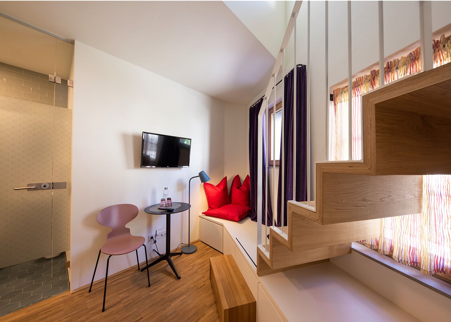 Design-Einzelzimmer, Japanisches Futonbett | Essbereich im Zimmer