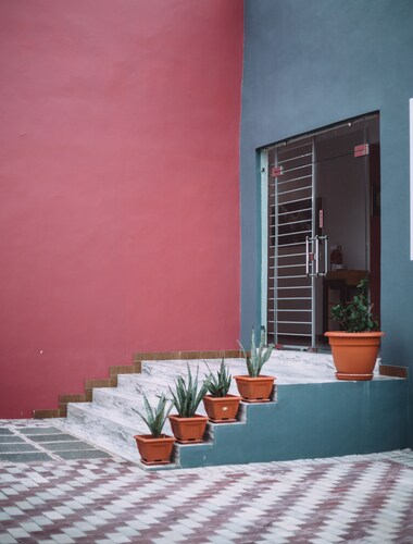 Abantu Hotel