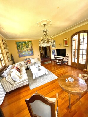Villa, 5 Bedrooms, Smoking, Private Pool | Interior