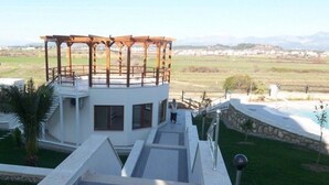 House, 2 Bedrooms, Balcony | Exterior