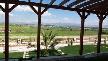 House, 2 Bedrooms, Balcony | Property grounds