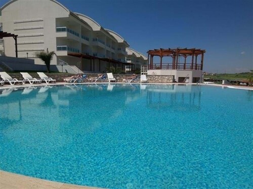 Stunning Private 2 bed Home in Great Location and Gated Community