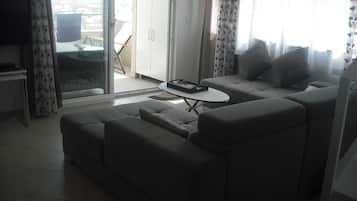 House, 2 Bedrooms, Accessible, Balcony | Living area