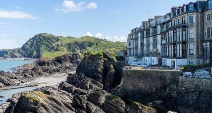 Stylish Flat with Stunning Sea Views, Ilfracombe