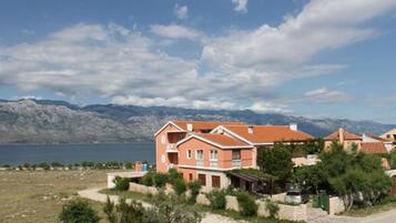 Studio, 1 Bedroom, Balcony | Front of property
