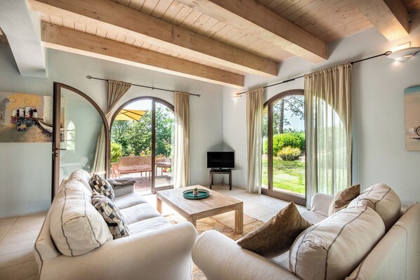 Villa, 2 Schlafzimmer, Raucher, Balkon | Wohnbereich