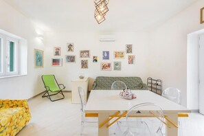 Apartment, 1 Bedroom, Smoking, Terrace | Dining room