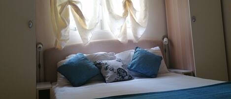 Room, 1 Bedroom, Smoking, Patio | 1 bedroom, WiFi