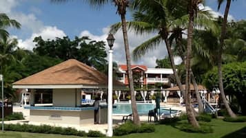 Room, 1 Bedroom, Smoking, Patio | Pool | Outdoor pool