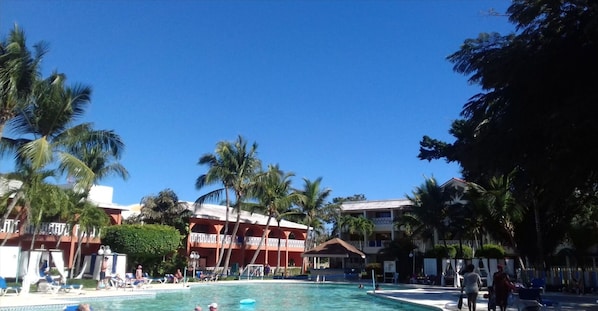 Outdoor pool - Room in Guest Room - Private Room in the Boca Chica Resort Condominium (Boca Chica)
