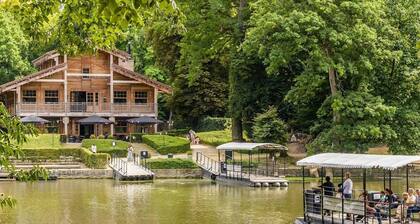 The Pink House, Uccle